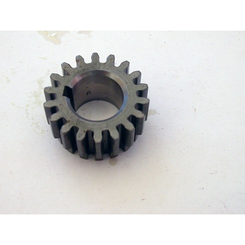 Half Time pinion for straight timing shaft for 1929 models 5,6,8,9,80,90 (part number 4497) and Lion/9/9A/90 for 1932/5. Half Time pinion for straight timing shaft for 1929 models 5,6,8,9,80,90 (part number 4497) and Lion/9/9A/90 for 1932/5.